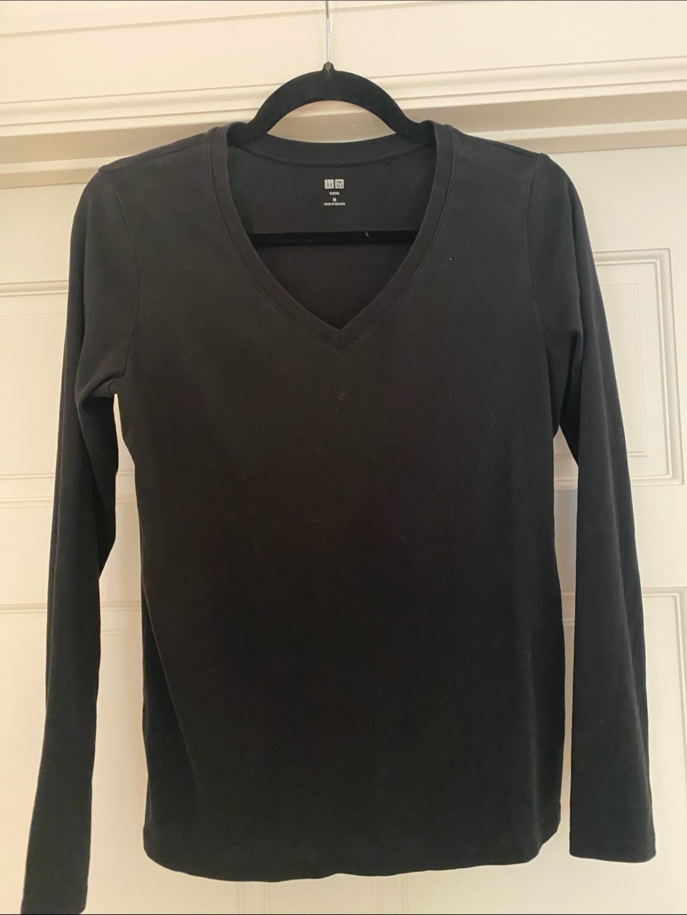 Uniqlo Black V-Neck Long Sleeve Top
